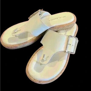 Kelsie Dagger ladies thong. White size 6. Never worn. Brand new shoes.